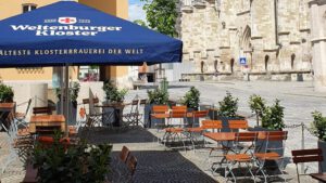 Die Domblick-Terrasse im Weltenburger am Dom mit einzigartiger Aussicht auf den Regensburger Dom