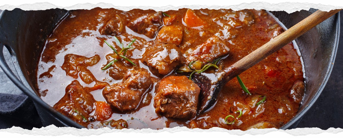 Appetitliches Foto eines Rehragouts, welches im Restaurant "Weltenburger am Dom" serviert werden. Die Speisen sind frisch und ansprechend angerichtet